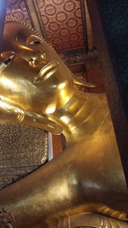 Il Budda sdraiato, al Wat Pho (foto di Patrick Colgan, 2014)
